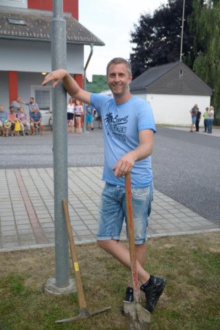 Maibaum umschneiden